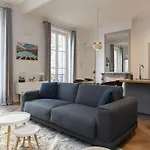 Renovated Spacious Parisian Apt Near La Madeleine