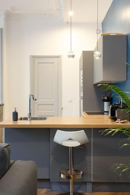 Renovated Spacious Parisian Near La Madeleine * Paris