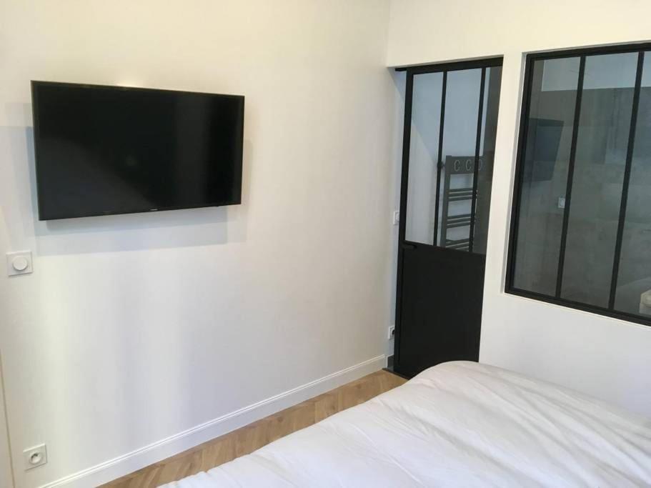Renovated Spacious Parisian Near La Madeleine Apartment Paris