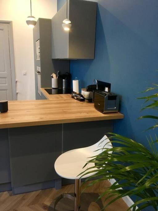 Apartment Renovated Spacious Parisian Near La Madeleine Paris