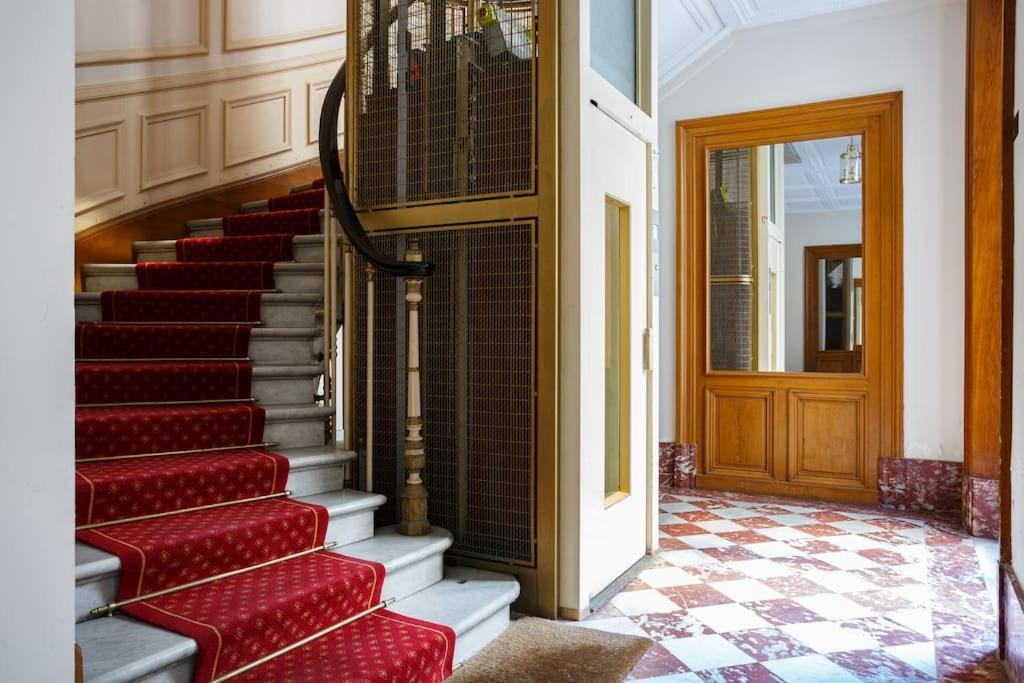 Renovated Spacious Parisian Near La Madeleine Apartment *