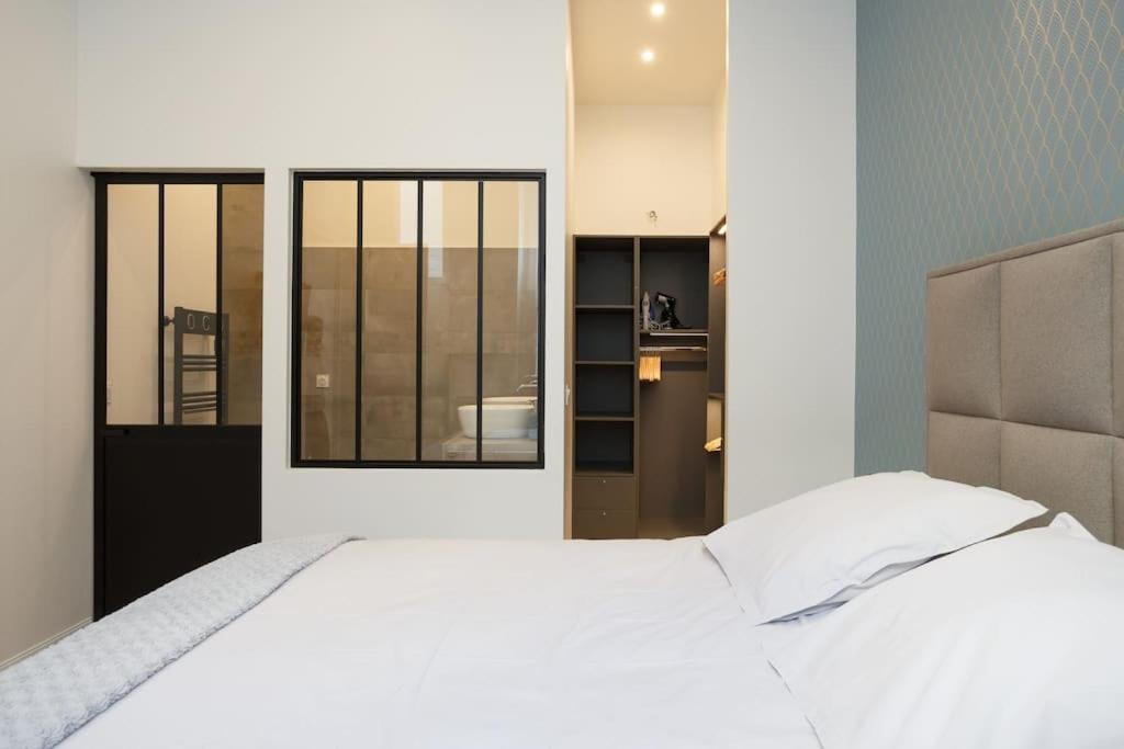 Apartment Renovated Spacious Parisian Near La Madeleine Paris